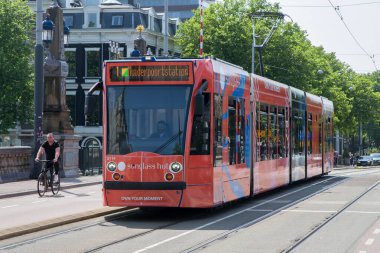 Amsterdam 'da Güneş Gözlüğü Temalı Tramvay 1 Hollanda 11-6-2025