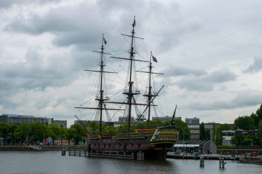 Hollanda 5-6-2025 tarihli Amsterdam 'daki Scheepvaartsmuseum' a gemi gönderin.