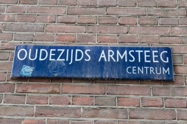 Amsterdam 'da Sokak İşareti Oudezijds Armsteeg 5-6-2025