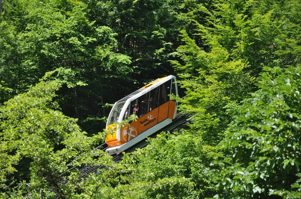 Küçük bir tren istasyonu manzarası. yüksek kaliteli fotoğraf.
