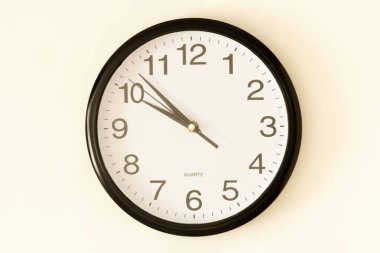 GÖREVLİ BİR AY GÖREVİ SAAT AÇIKLADI.