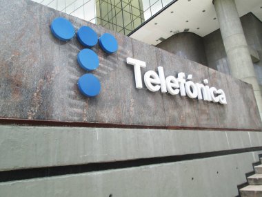 Telekomünikasyon şirketi logosu, SEPTEMBER 18, 2024, Caracas, Venezuela. EĞİTİM, EĞİTİM YÖNETMEN                         