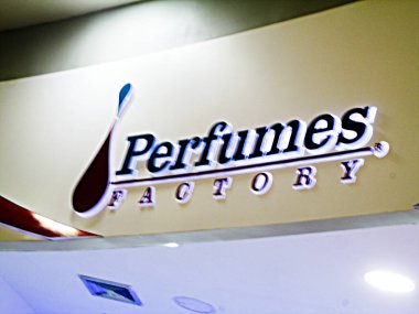 Parfüm Fabrikası, yenilikçi, öncü ve kendine özgü bir konsepti olan uluslararası bir parfüm markasıdır. Editör, Editoryal İlham, 15 Ekim 2024.