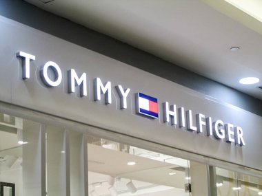 Tommy Hilfiger Mağazası. Editör, Editör, Görüntü Yönetmeni, 15 Ekim 2024. 