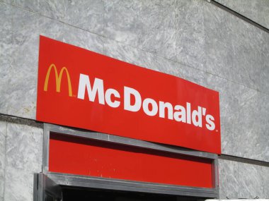 McDonalds fast food restoranı. Bulevar de Sabana Grande, Caracas, Distrito Capital. Editör, Editör. Venezuela, Karakas 01 Aralık 2024.