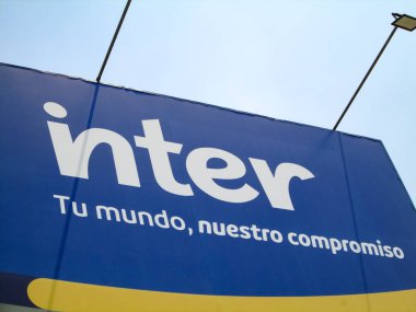 Inter, kablolu televizyon, uydu televizyonu, internet ve telefon hizmetlerinde uzmanlaşmış bir Venezuela telekomünikasyon şirketidir. Caracas, Venezuela 13 Mart 2025.