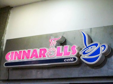 Cinnarolls Cafe, tatlı satışları, çeşitli çeşniler, içecekler, kahve ve daha fazlası. Editör, editör, editoryal Ilustrave. Caracas, Venezuela, 28 Nisan 2025.
