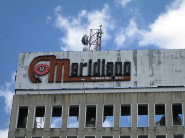 Bloque de Armas gazetesi Meridiano ve 2001, spor kanalı Meridiano TV. Editör, illüstrasyon. Caracas, Venezuela 12 Mayıs 2025.