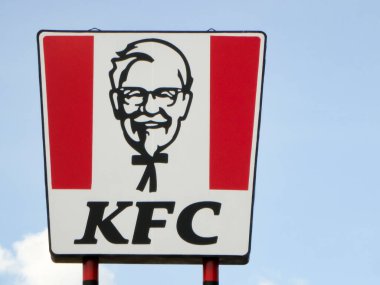 Kentucky Fried Chicken, kızarmış tavuk üzerine uzmanlaşmış bir Amerikan fast food restoran zinciri. Editör, editör, illüstrasyon. Venezuela, Caracas 12 Mayıs 2025.