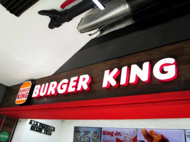 1954 yılında kurulan Burger King, dünyanın en büyük ikinci hamburger zinciridir. WHOPPER.Editoriyel illüstrasyon, editör.Caracas, Venezuela 16 Mayıs 2025.