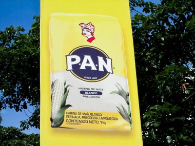 Harina P.A.N. Venezuela 'da önceden pişirilmiş mısır unu markasıdır. İlk olarak arepas yapımında kullanılır. Editör illüstrasyon, editoryal. Karakas, Venezuela 16 Mayıs 2025.