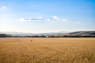 Ocova, Slovakya - 27 Şubat 2022: Ocova, Slovakya - 27 Şubat 2022: Ocova, Slovakya 'dan kalkan uçak