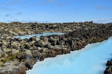 İzlanda 'da Grindavik yakınlarında Blue Lagoon yakınlarında sıcak havuzlar