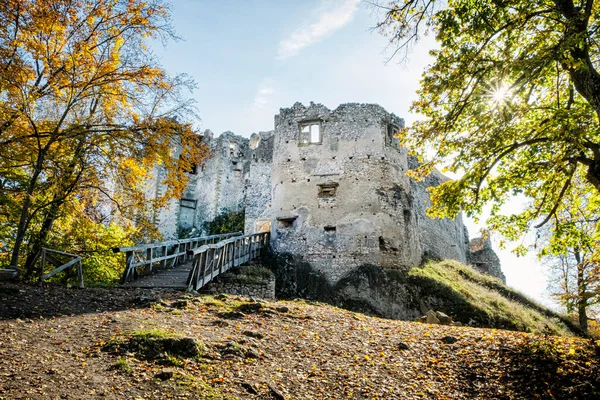 斯洛伐克共和国Strazov山的Uhrovec城堡废墟 旅行目的地 建筑主题 — 图库照片
