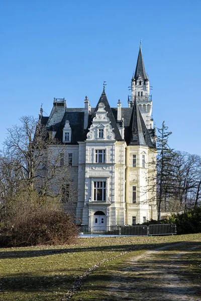 Όμορφη Budmerice Κάστρο Στη Σλοβακία Αρχιτεκτονικό Θέμα Πολιτιστική Κληρονομιά Ταξιδιωτικός — Φωτογραφία Αρχείου