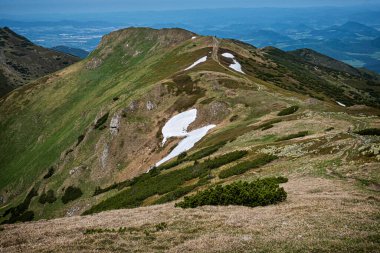 Dağ manzarası, Küçük Fatra, Slovak Cumhuriyeti. Yürüyüş teması. Mevsimsel doğal sahne.