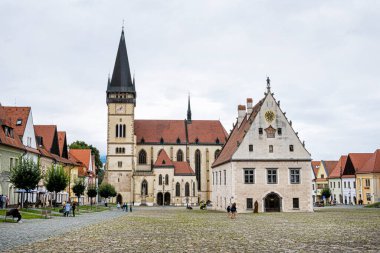 Aziz Giles Bazilikası ve Eski Belediye Binası, Bardejov, Slovakya Cumhuriyeti. Dini mimari. Seyahat hedefi.