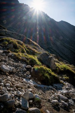 Mlynicka Vadisi, Yüksek Tatras Dağı, Slovakya Cumhuriyeti. Yürüyüş teması. Mevsimsel doğal sahne.