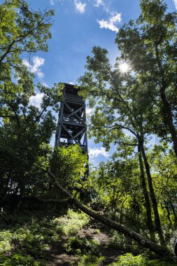 Marhat, Povazsky Inovec Dağları, Slovakya Cumhuriyeti. Yürüyüş teması. Mevsimsel doğal sahne.