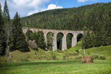 Chmarossky viyadük Slovakya Cervena Skala, Margecany 'deki en güzel demiryolu hatlarından birinde..