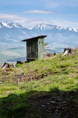 Woodel Tuvaleti, Low Tatras, Slovak Cumhuriyeti. Yürüyüş teması. Mevsimsel doğal sahne.