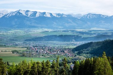 Low Tatras, Slovak cumhuriyetinden Batı Tatras ve Liptov havzası. Yürüyüş teması. Mevsimsel doğal sahne.
