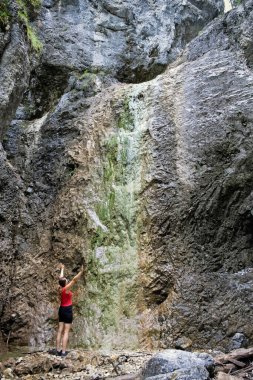 Piecky Vadisi, Slovakya 'daki Slovak Paradise Ulusal Parkı. Mevsimsel doğal sahne. Yürüyüş teması.