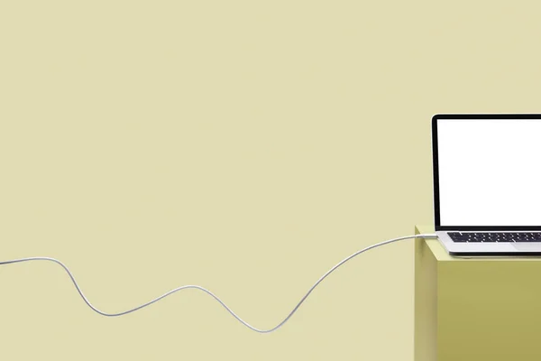 Dizüstü Bilgisayar Renkli Kaidede Kablolu Sarı Arka Plan Bağlantı Konsepti — Stok fotoğraf