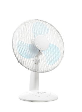 Taşınabilir elektrikli vantilatör beyaz arkaplanda izole edildi.