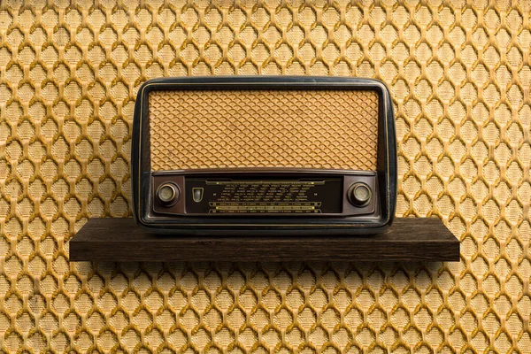 Rádio Antigo Prateleira Madeira Com Fundo Vintage — Fotografia de Stock