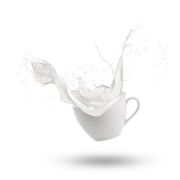 Молочная волна выплескивается из чашки, изолированная на белом фоне.