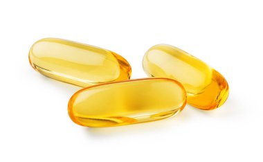 Beyaz zemin üzerinde izole edilmiş omega 3, 6, 9 vitaminli jelatin kapsülü.