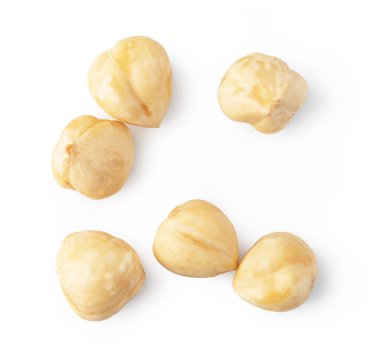 Fındıklar beyaz arkaplanda izole