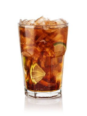 Beyaz arka plan üzerinde izole cola bardak