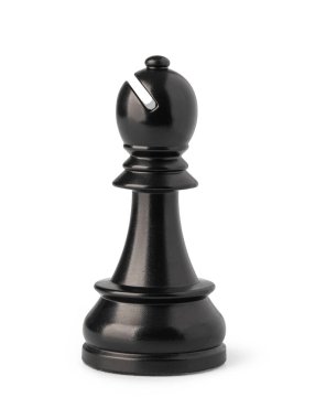Beyaz zemin üzerinde duran siyah fil satranç taşı, stratejiyi, gücü ve zaferi temsil ediyor, beyaz arka planda izole edilmiş.
