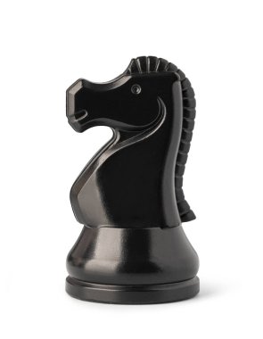 Beyaz arka planda duran siyah şövalye satranç taşı, stratejiyi, gücü ve zaferi temsil ediyor, beyaz arka planda izole edilmiş.