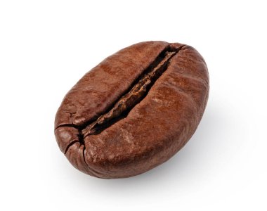 Kızarmış kahve çekirdekleri beyaz arka planda izole edilmiş..