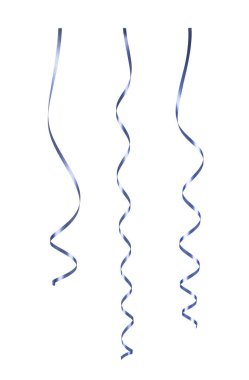 Beyaz arka planda asılı üç kıvrımlı mavi kurdele, neşeli bir atmosfer yaratıyor.