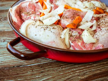 Domuz eti ve tavuk pişirme