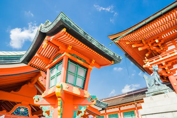 Fushimi Inari 'deki Torii kapıları, Kyoto, Japonya