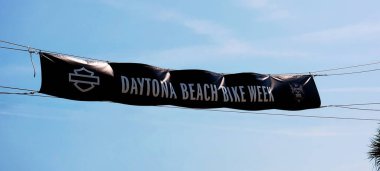 Daytona Sahili Bisiklet Haftası 2023 Afiş Tabelası. Geleneksel bahar tatili motosiklet plaj festivali 05 Mart 2023 Pazar günü. Editör Fotoğrafı.
