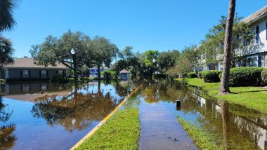 Ian Kasırgası, Orlando Florida UCF yerleşim bölgesindeki evleri sular altında bıraktı. Tamamıyla kaybedilmiş doğal bir felaket. Bina yapısı fotoğrafı 9 / 30 / 2022