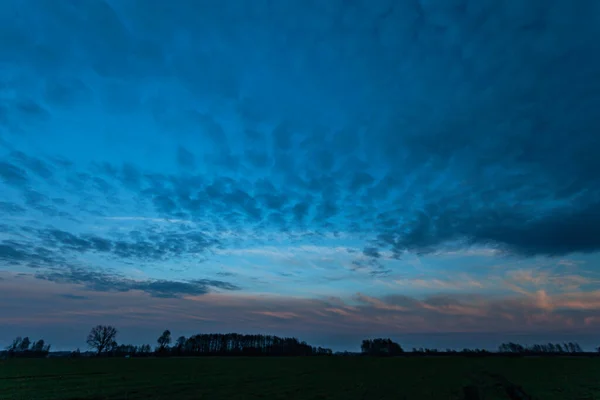 Gece Soyut Bulutlar Mavi Gökyüzü Bahar Cenneti — Stok fotoğraf