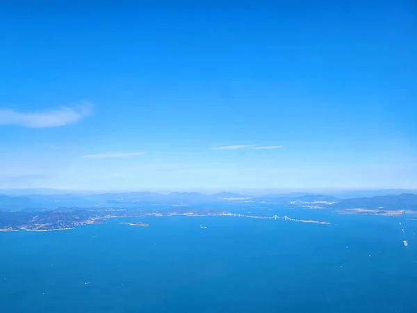 Een Luchtfoto Van Zee Met Een Groot Uitzicht Het Eiland — Stockfoto