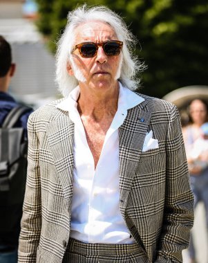 FLORENCE, Italya- 15 Haziran 2022: Matteo Formichetti Floransa 'da sokakta.