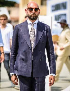 FLORENCE, Italya- 16 Haziran 2022: Antonello Cocca Floransa 'da sokakta.