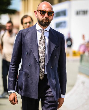 FLORENCE, Italya- 16 Haziran 2022: Antonello Cocca Floransa 'da sokakta.