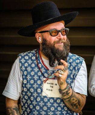 FLORENCE, Italya- 16 Haziran 2022: Michael Pretolani Floransa 'da sokakta.