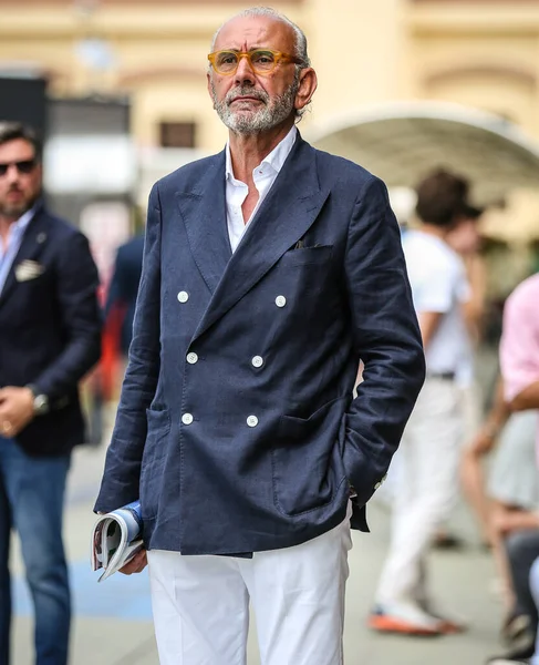 フィレンツェ イタリア 2022年6月16日 フィレンツェの路上の男性 — ストック写真