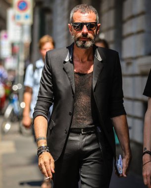 MILAN, Italy- 20 Haziran 2022 Giampietro Baudo Milano 'da sokakta.